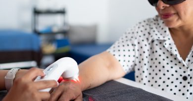 Fibromyalgie : qu’est-ce que la photobiomodulation, cette nouvelle technique anti-douleur qui arrive en France ?