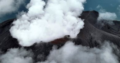Indonésie: le mont Ruang entre en éruption à nouveau