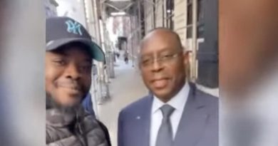 Quand l’ex-président Macky Sall croise des Sénégalais dans les rues de New York, découvrez l’échange (Vidéo)