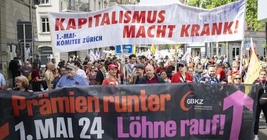 Des dizaines de milliers de personnes manifestent à Zurich